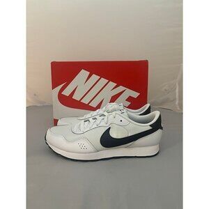 Nike MD valiant white black running shoes mens shoes size 7 CN8558 100